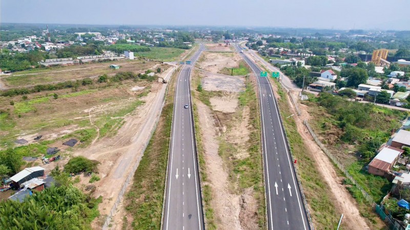 Chính thức khai thác hai đoạn cao tốc Bến Lức - Long Thành sau gần 11 năm thi công