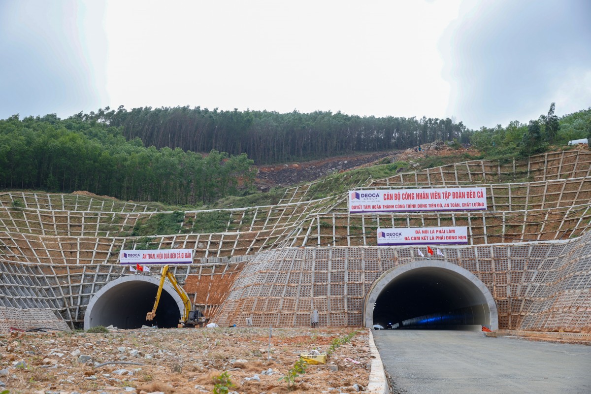 Hầm đường bộ trên tuyến cao tốc Quảng Ngãi - Hoài Nhơn (Bình Định) thuộc cao tốc Bắc - Nam phía đông. Ảnh: VGP.