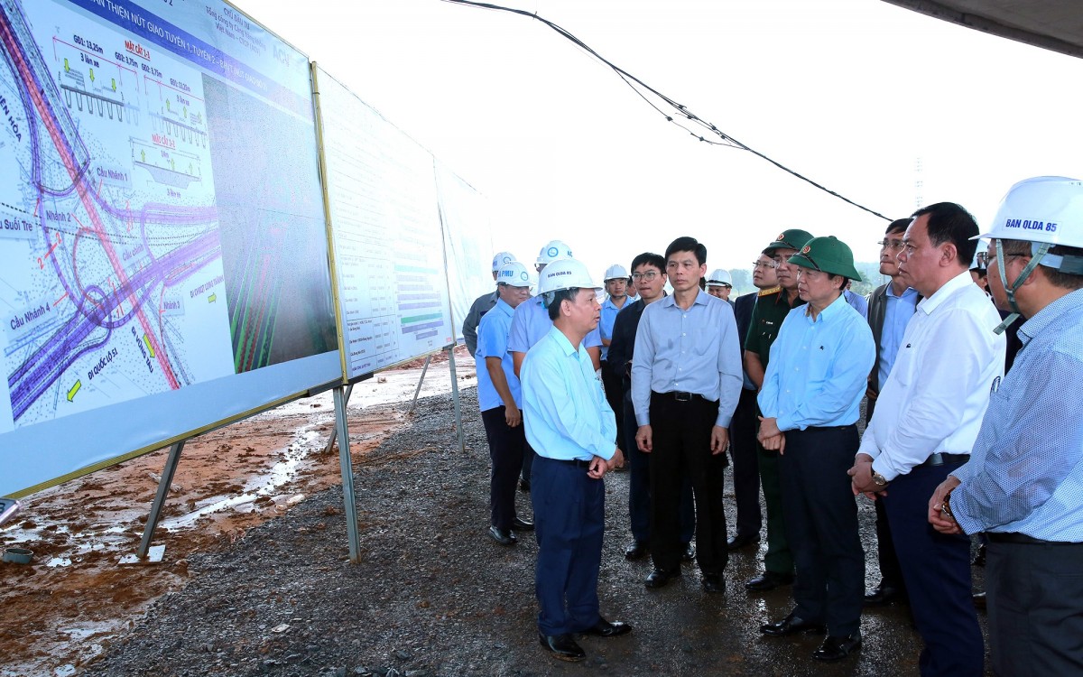 Phó Phiên bản chính thức của 555Win Trần Hồng Hà và đoàn công tác đã kiểm tra đột xuất tại nút giao cao tốc Biên Hòa - Vũng Tàu với đường dẫn vào sân bay Long Thành.