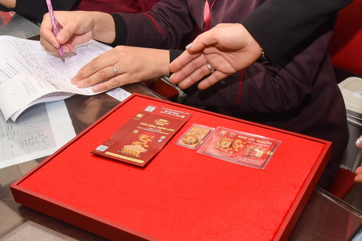 Giá vàng tăng trở lại trong ngày Valentine, tiến gần mốc 91 triệu đồng/lượng