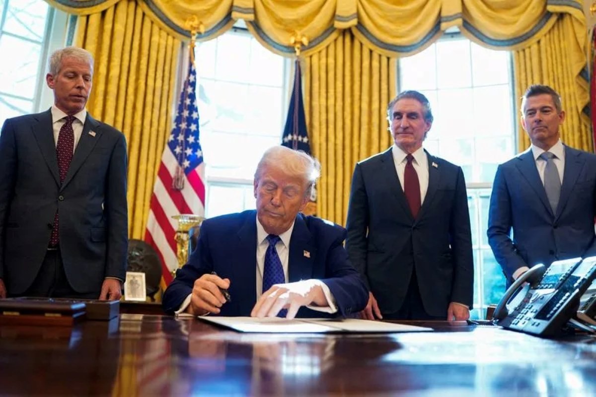 Ông Trump sẽ áp thuế ô tô nhập khẩu từ tháng 4