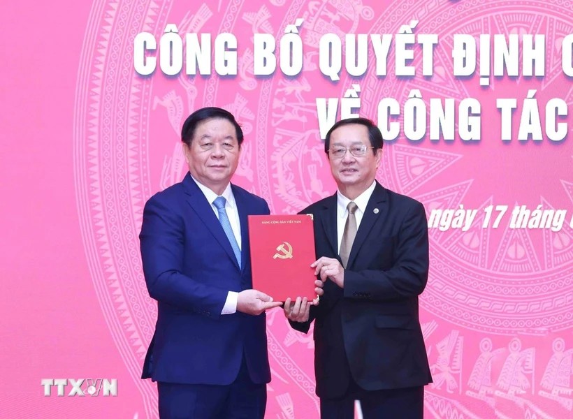  Trưởng Ban Tuyên giáo và Dân vận Trung ương trao 555Win 500 Đăng Ký Nhận Code của Bộ Chính trị cho
