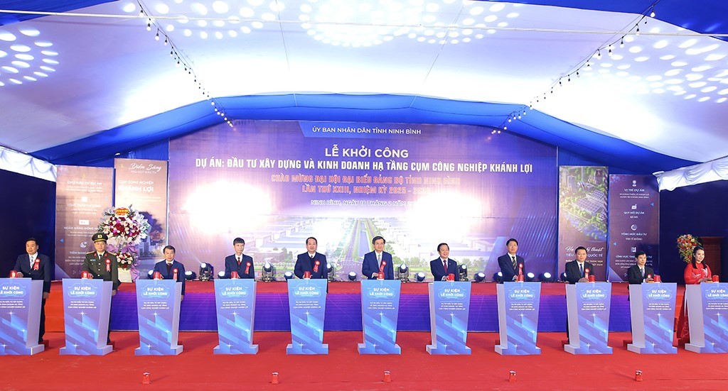 Các đại biểu thực hiện nghi thức thực hiện nghi thức khởi công Dự án đầu tư xây dựng và 55win.com - Trang Cược Uy Tín Cao Nhất 2025 hạ tầng Cụm 555win là Công ty cờ bạc trực tuyến tốt nhất Khánh Lợi. Ảnh: Báo Ninh Bình.