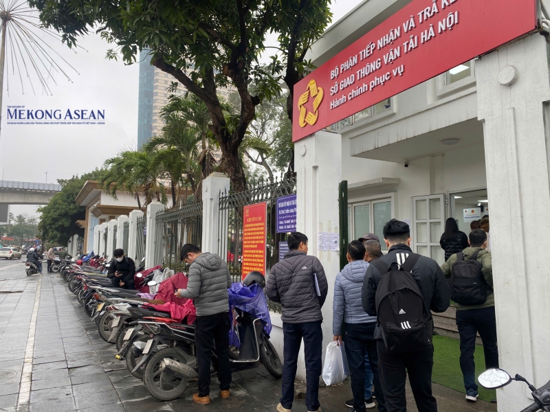 Hà Nội: Tài xế 'bối rối' khi đổi bằng lái B2 sang hạng mới