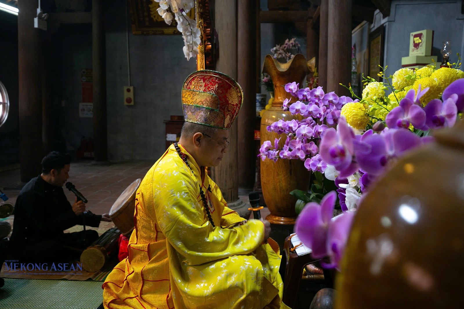 Thượng toạ Thích Thanh Vân, Trưởng Ban Trị sự Giáo hội Phật giáo Việt Nam tỉnh Hải Dương chủ trì khoá lễ cúng Đệ Tam Tổ Trúc Lâm Huyền Quang Tôn giả trong chùa Côn Sơn.