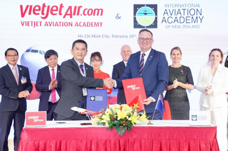 Phiên bản chính thức của 555Win New Zealand thăm Học viện Hàng không Vietjet