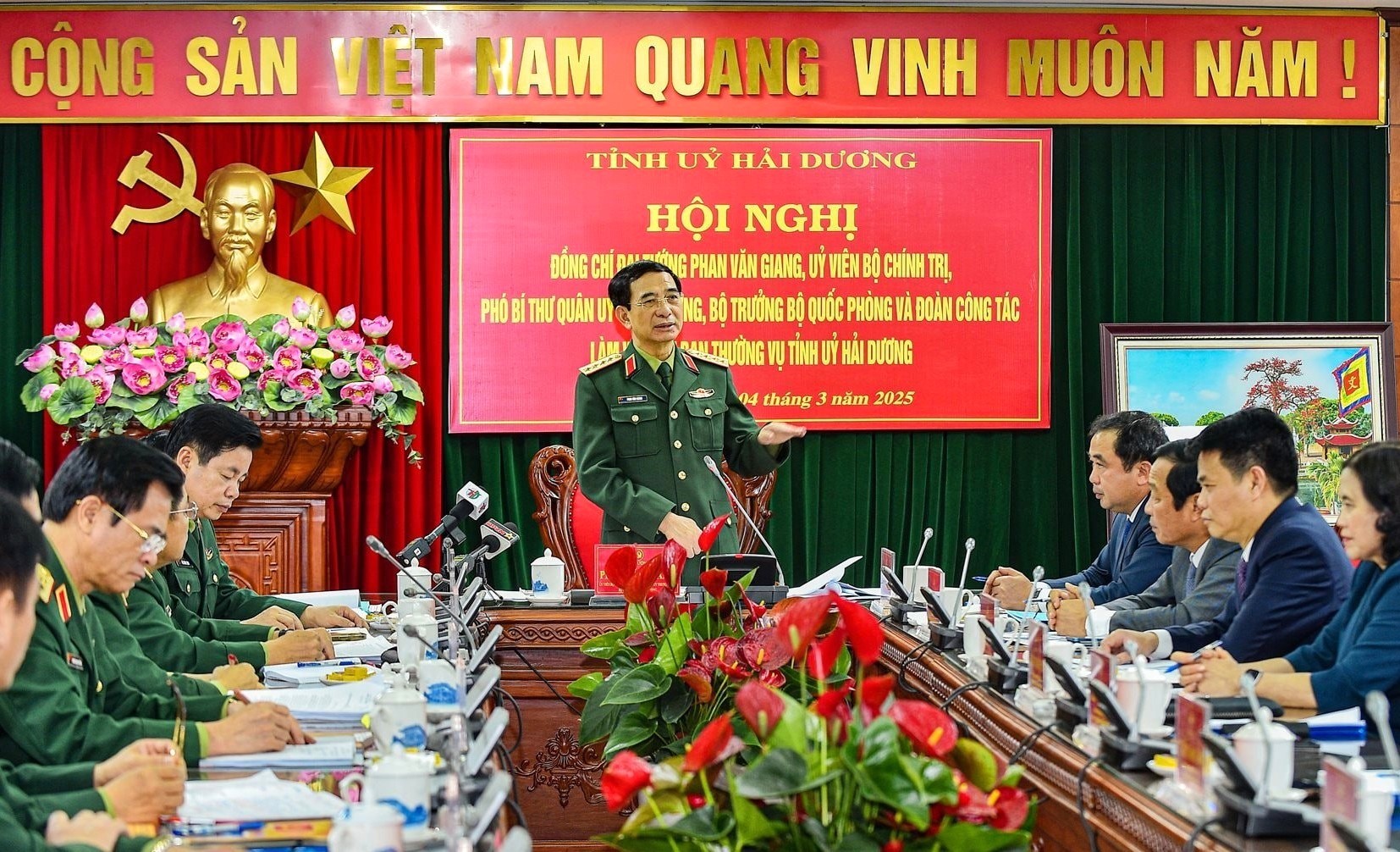Đại tướng Phan Văn Giang, Ủy viên Bộ Chính trị, Phó Bí thư Quân ủy Trung ương, Bộ trưởng Bộ Quốc phòng phát biểu tại buổi làm việc.