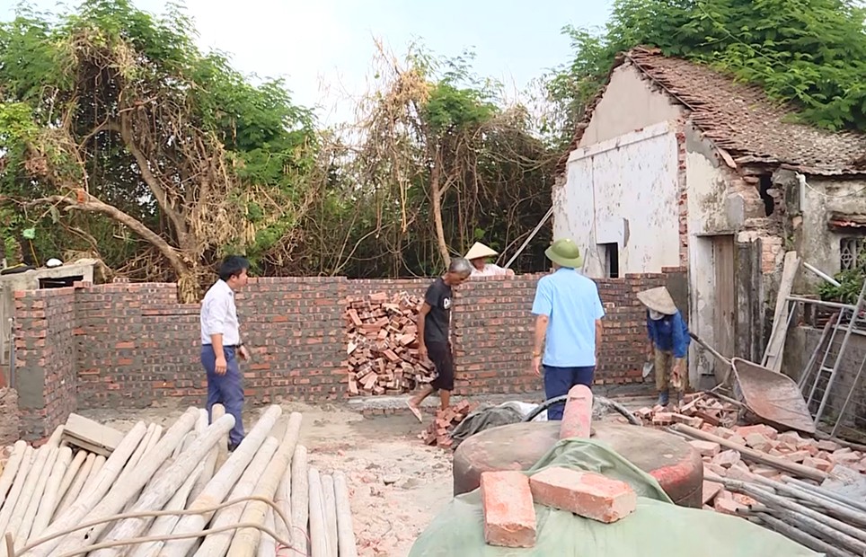 Theo Nghị quyết số 550/2025/NQ-HĐND ngày 18/2 của HĐND tỉnh Hưng Yên quy định chính sách hỗ trợ xóa nhà tạm, nhà dột nát trên địa bàn tỉnh, mức hỗ trợ xây mới là 100 triệu đồng/hộ; hỗ trợ sửa chữa là 50 triệu đồng/hộ. Ảnh minh họa.