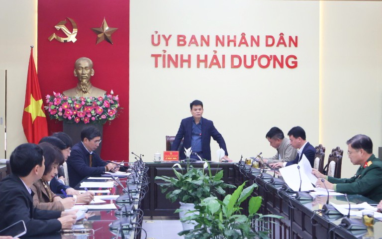 Ông Lê Ngọc Châu, Phó Bí thư Tỉnh uỷ, Chủ tịch UBND tỉnh Hải Dương chủ trì cuộc họp.