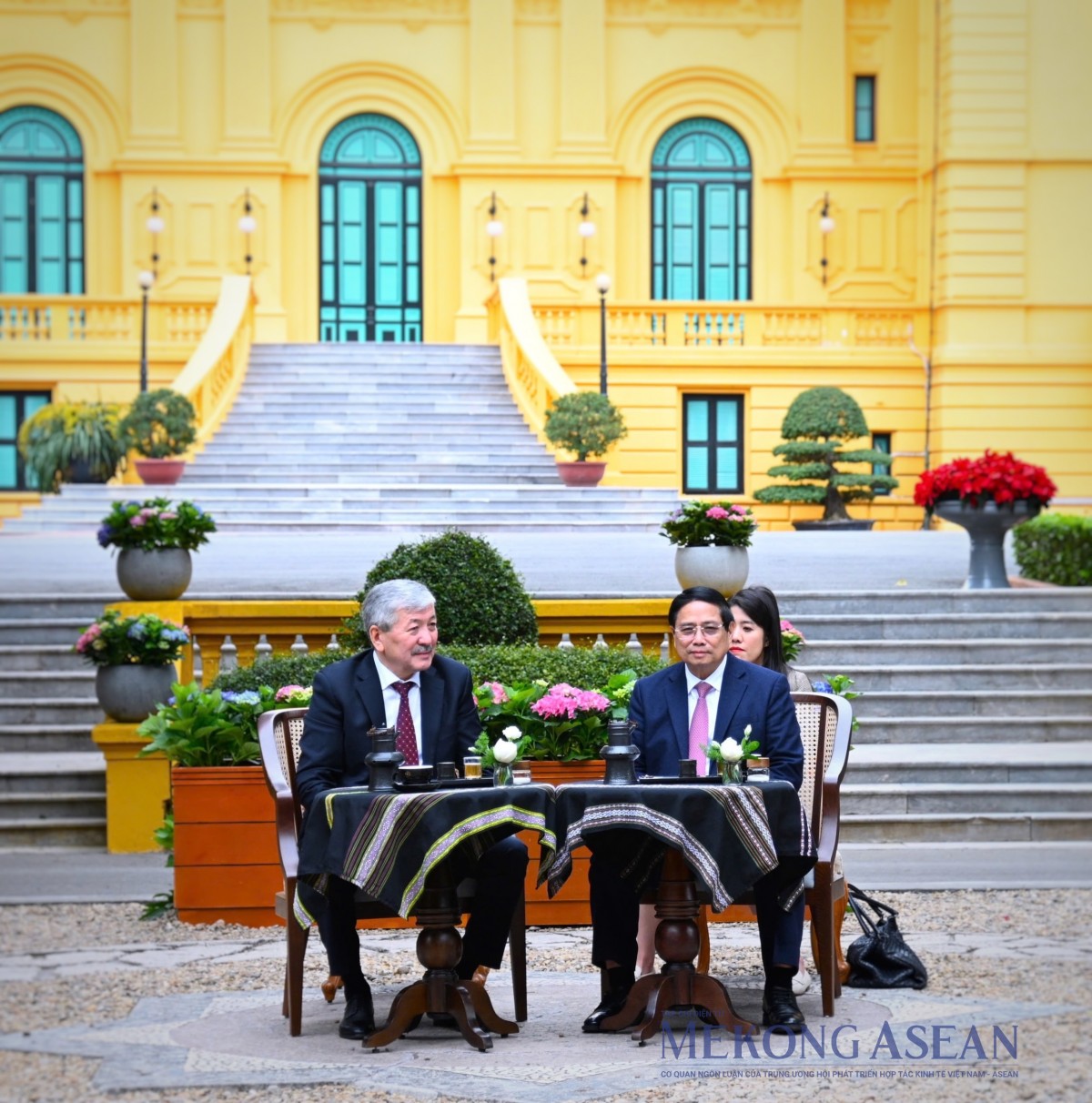Phiên bản chính thức của 555Win Việt Nam - Kyrgyzstan thăm Nhà sàn Bác Hồ, thưởng thức cà phê phin Phiên bản chính thức của 555Win Việt Nam - Kyrgyzstan thăm Nhà sàn Bác Hồ, thưởng thức cà phê phin