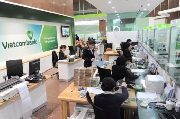 Lợi nhuận ngành ngân hàng: Vietcombank vững vàng, Techcombank bứt phá