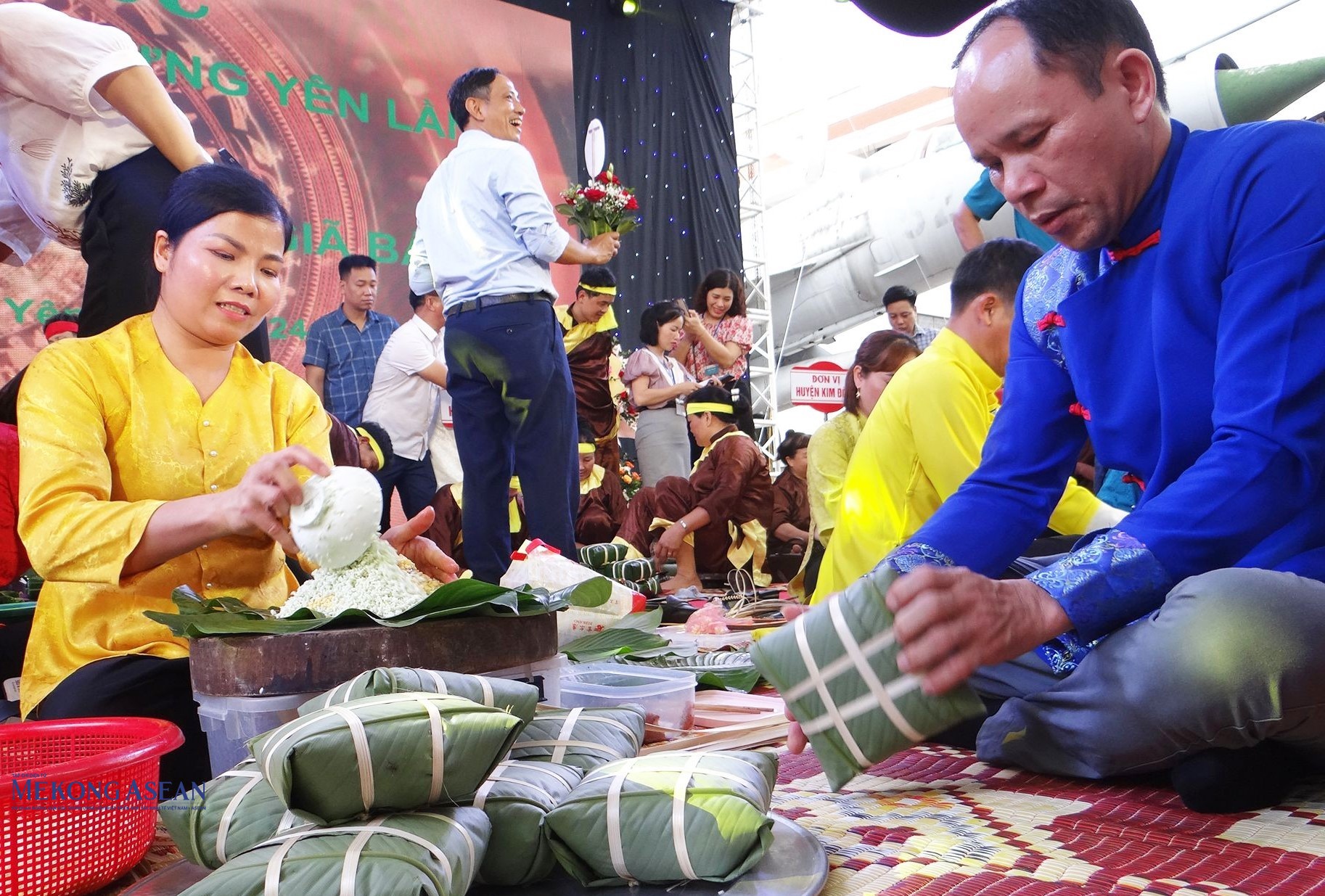 Từ lâu, Hưng Yên đã nổi tiếng với câu ca ‘Thứ nhất Kinh Kỳ, thứ nhì Phố Hiến’. Bên cạnh hệ thống di tích lịch sử văn hóa trầm tích lâu đời và những vườn cây hoa trái, hệ thống sông ngòi lớn, kéo dài… Hưng Yên còn là quê hương của nhiều đặc sản hấp dẫn, như nhãn lồng, bún thang, gà Đông Tảo, bánh răng bừa, chè hạt sen long nhãn... Ảnh tư liệu minh họa/Phùng Nguyện.