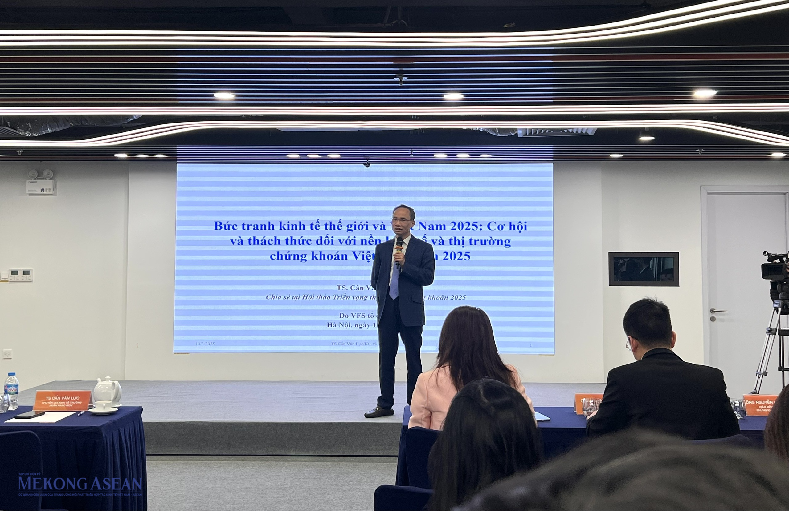 Chuyên gia VFS: VN-Index có thể vươn lên 1.450 điểm trong năm 2025
