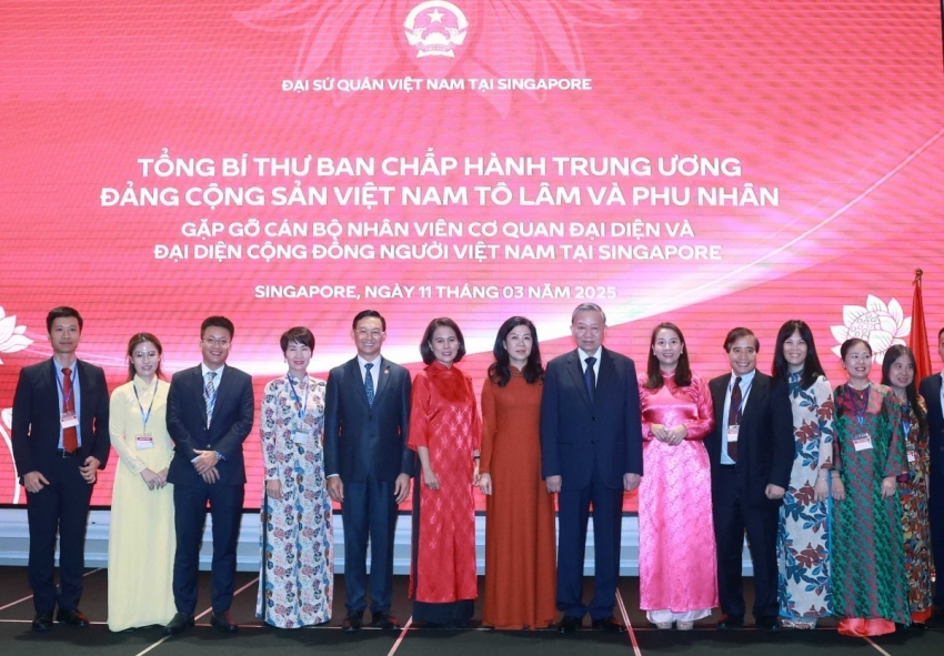 Tổng Bí thư Tô Lâm gặp gỡ cộng đồng người Việt tại Singapore