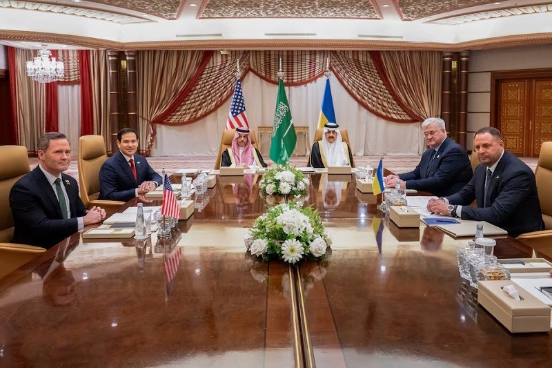 Các quan chức Mỹ và Ukraine trong cuộc gặp tại Ả Rập Saudi ngày 11/3. Ảnh: Reuters
