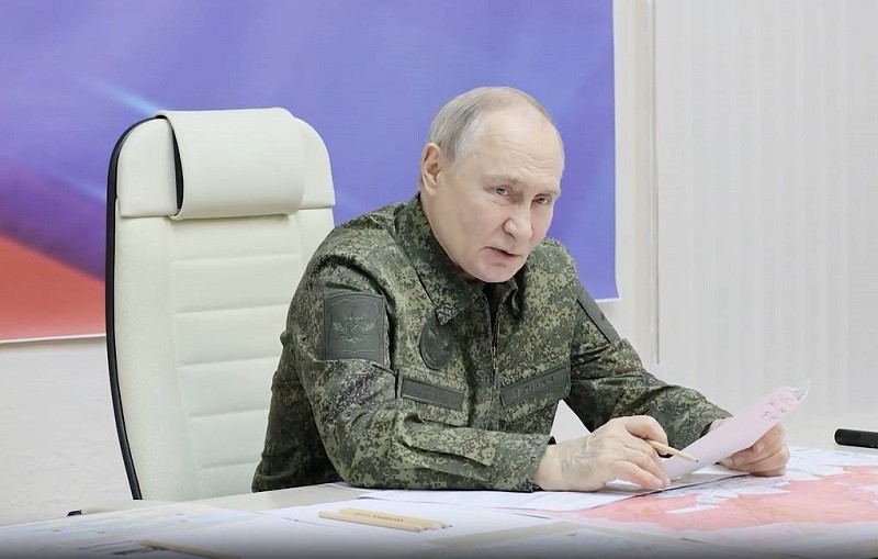 Tổng thống Putin tại trung tâm chỉ huy của quân đội Nga ở Kursk ngày 12/3. Ảnh: Điện Kremlin