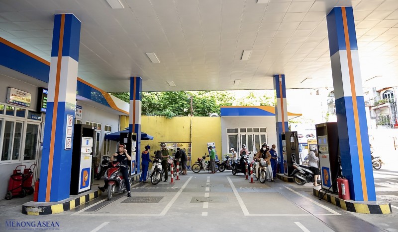 Giá xăng có thể tiếp tục giảm sâu vào chiều nay