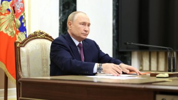 Tổng thống Putin yêu cầu lực lượng Ukraine ở Kursk hạ vũ khí