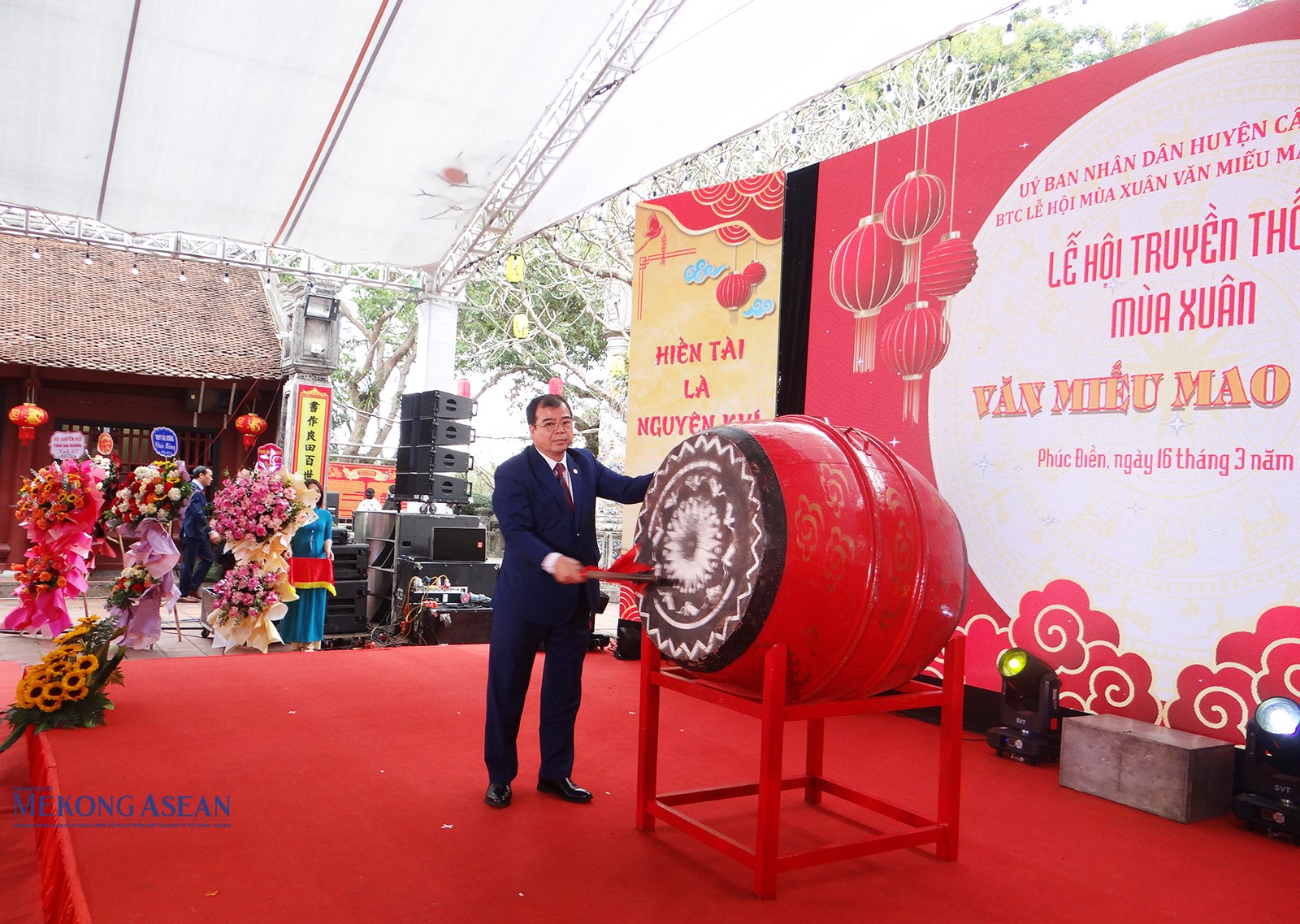 Ông Nguyễn Minh Hùng, Tỉnh ủy viên, Phó Chủ tịch UBND tỉnh Hải Dương đánh trống khai hội. Ông Nguyễn Minh Hùng, Tỉnh ủy viên, Phó Chủ tịch UBND tỉnh Hải Dương đánh trống khai hội.