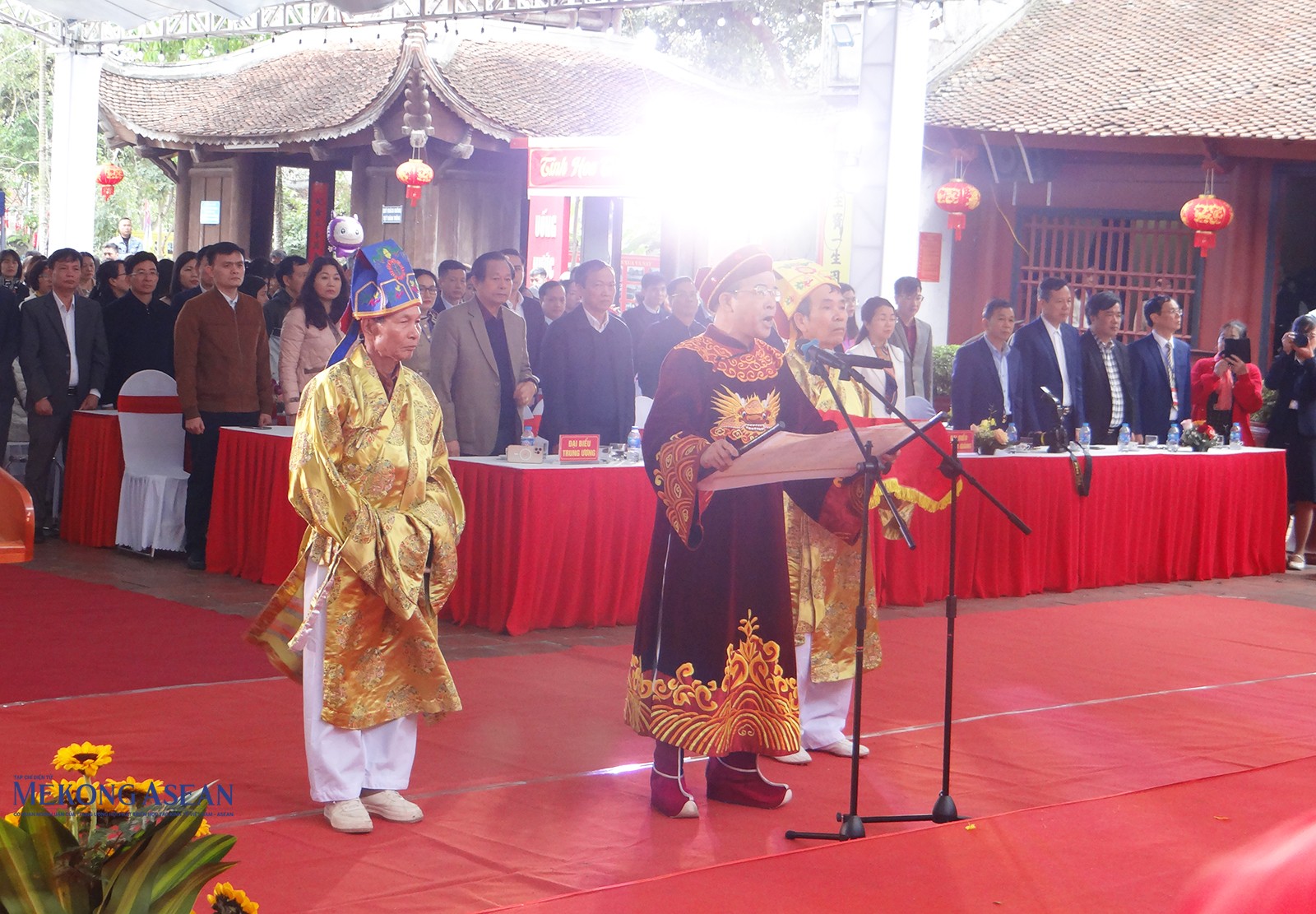 Cung tuyên văn tế Đức Thánh Khổng Tử cùng các vị đại khoa. Cung tuyên văn tế Đức Thánh Khổng Tử cùng các vị đại khoa.