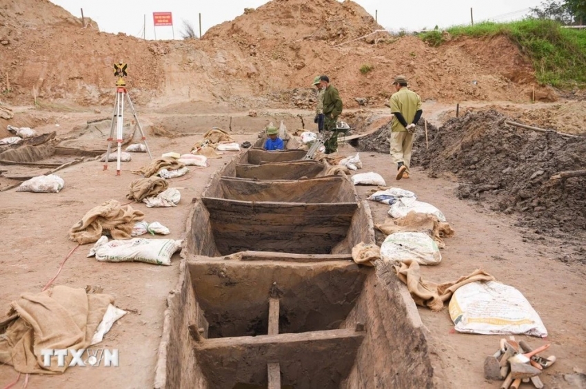 Ảnh khai quật hai thuyền cổ mới phát hiện tại Bắc Ninh