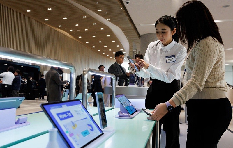 Samsung Electronics lần đầu tiên có lợi nhuận thấp hơn SK Hynix. Ảnh: Bloomberg