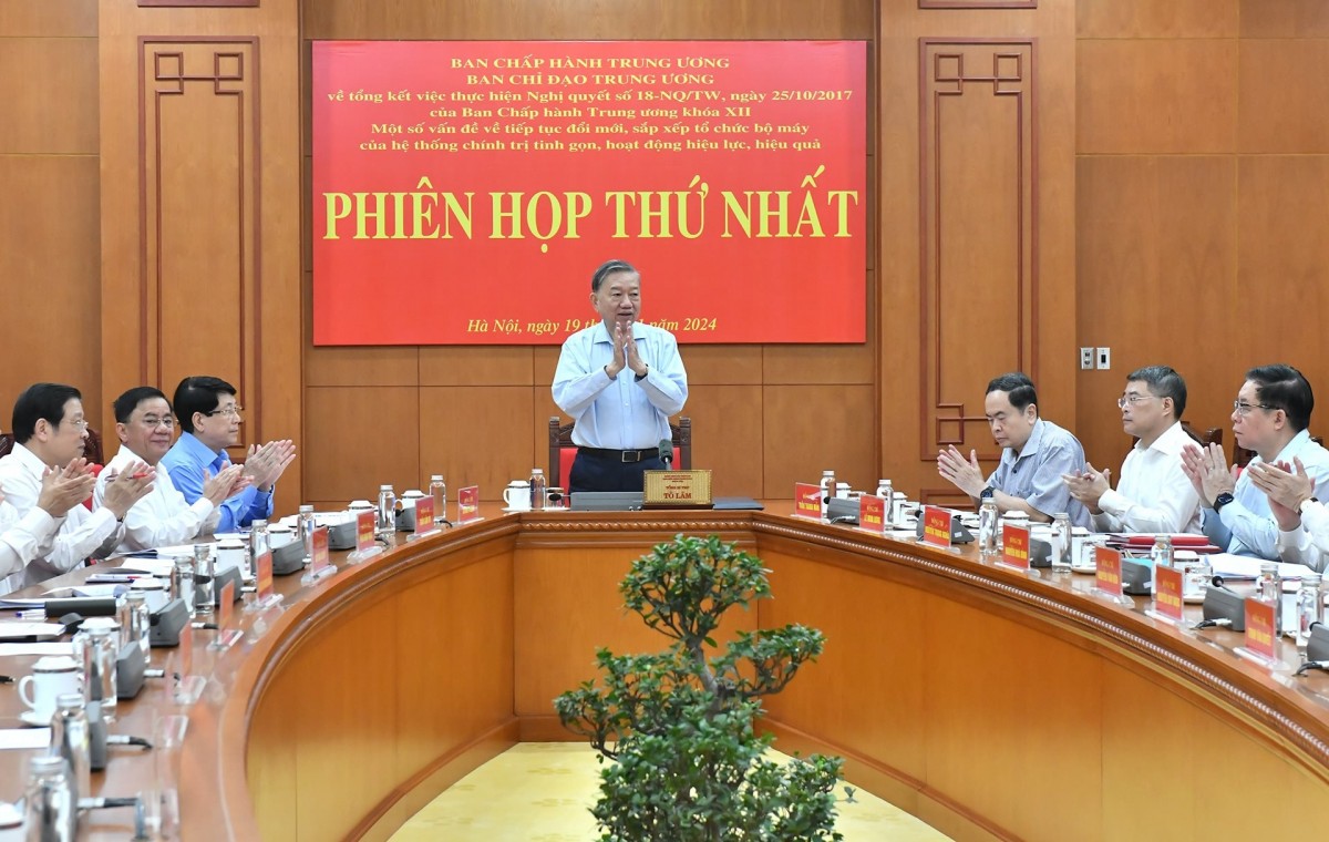Tổng Bí thư Tô Lâm, Trưởng Ban Chỉ đạo Trung ương về tổng kết thực hiện Nghị quyết số 18-NQ/TW, ngày 25/10/2017 của Ban Chấp hành Trung ương Đảng khoá XII chủ trì phiên họp thứ nhất của Ban Chỉ đạo, ngày 19/11/2024 - Ảnh: TTXVN