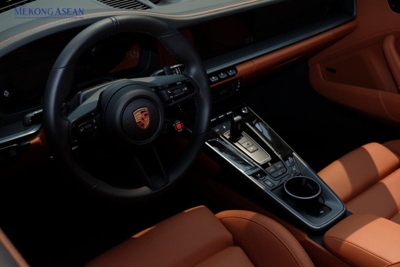 Porsche 911 bản hybrid lần đầu tiên trình làng tại Việt Nam