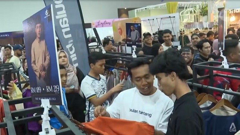 Cửa hàng bán trang phục truyền thống của ông Azzim Zahid. Ảnh: Channel News Asia