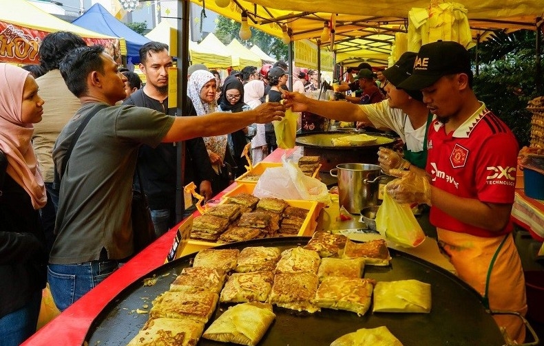 Các khu chợ Malaysia dự kiến thu về 600 triệu USD trong tháng Ramadan