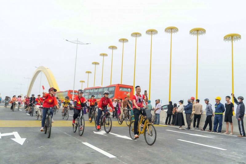 Huế: Thông xe cây cầu mang hình tượng 'Hạc chầu Thiên Mụ' qua sông Hương
