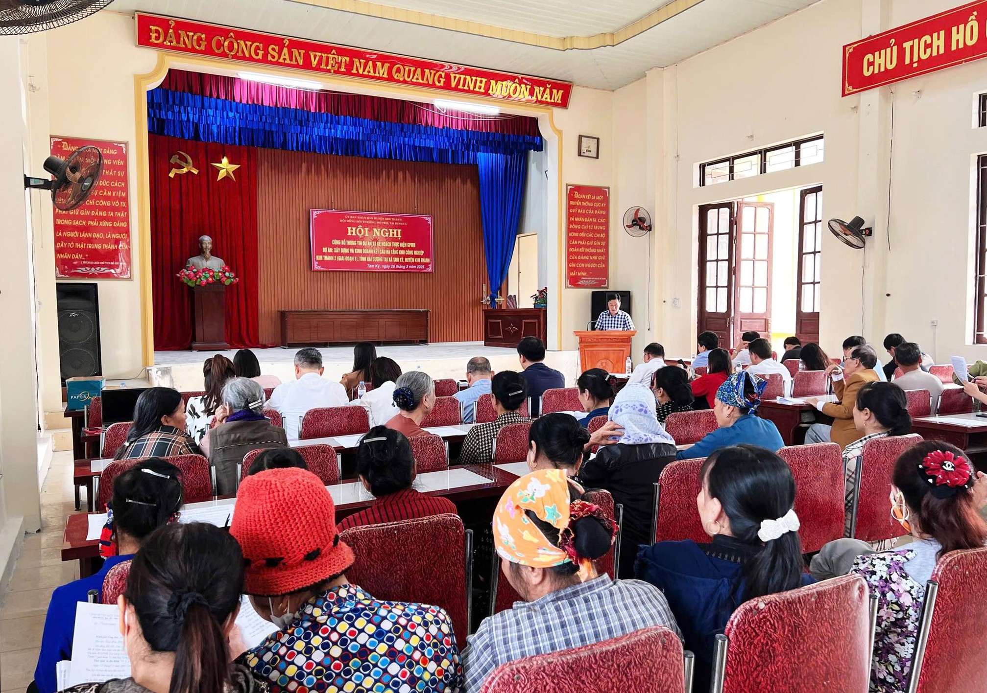 Quang cảnh hội nghị.