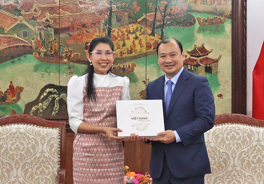 Thứ trưởng Thường trực Lê Hải Bình tiếp bà Urawadee Sriphiromya, Đại sứ Đặc mệnh toàn quyền Vương quốc Thái Lan tại Việt Nam. Ảnh: Trung tâm thông tin du lịch.