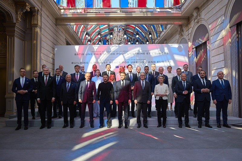 Các quan chức tham gia cuộc họp tại Paris ngày 27/3. Ảnh: X/@ZelenskyyUa