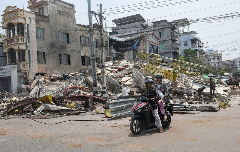 Các tòa nhà tại Mandalay đổ sập do động đất. Ảnh: Getty