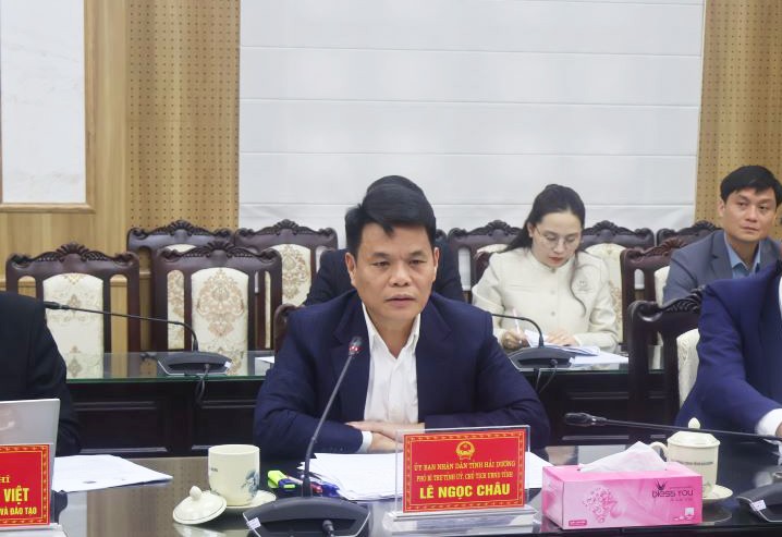 Ông Lê Ngọc Châu, Phó Bí thư Tỉnh ủy, Chủ tịch UBND tỉnh Hải Dương phát biểu tại buổi làm việc.