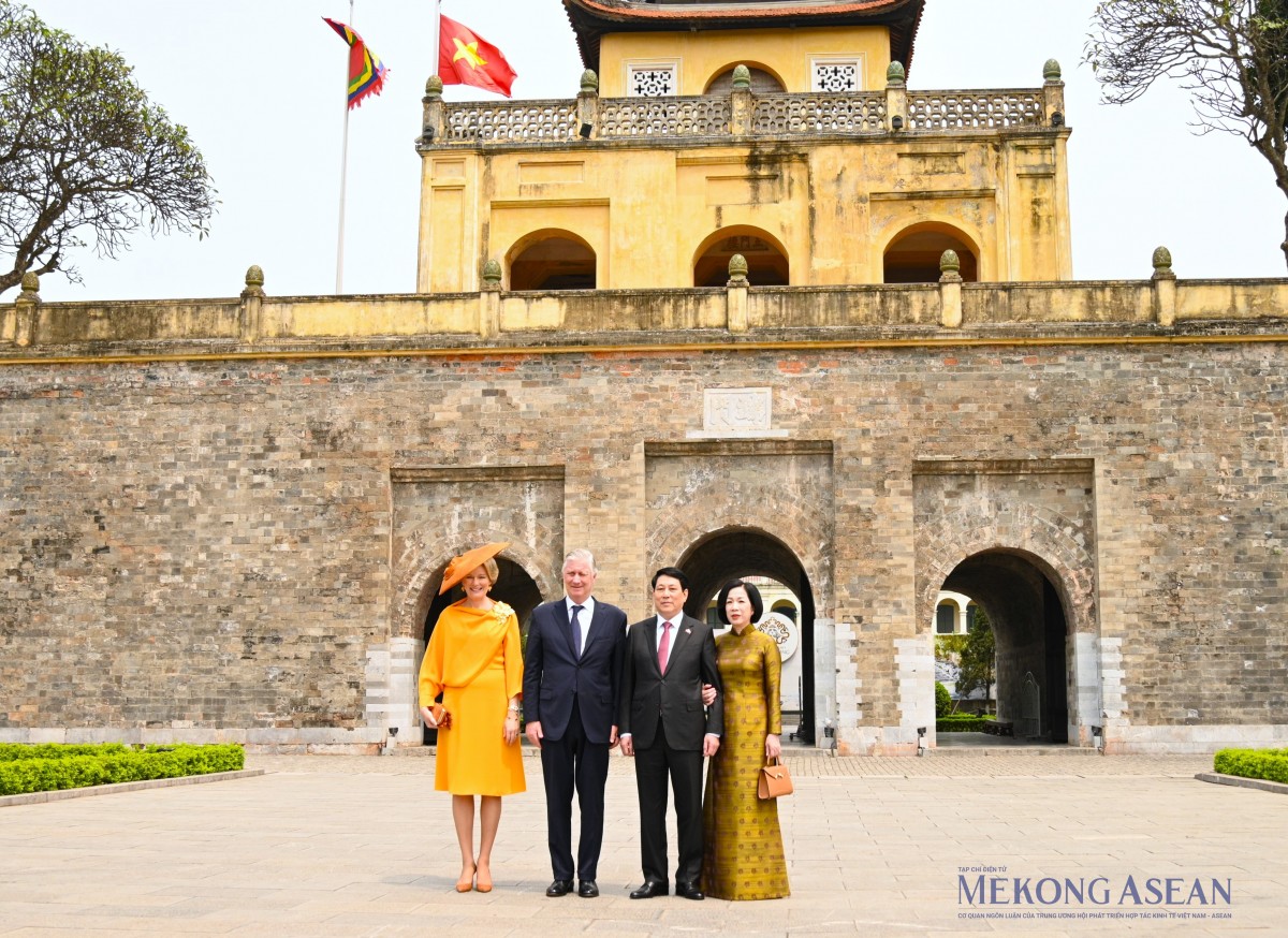 Chủ tịch nước Lương Cường và Nhà vua Bỉ thăm Hoàng thành Thăng Long