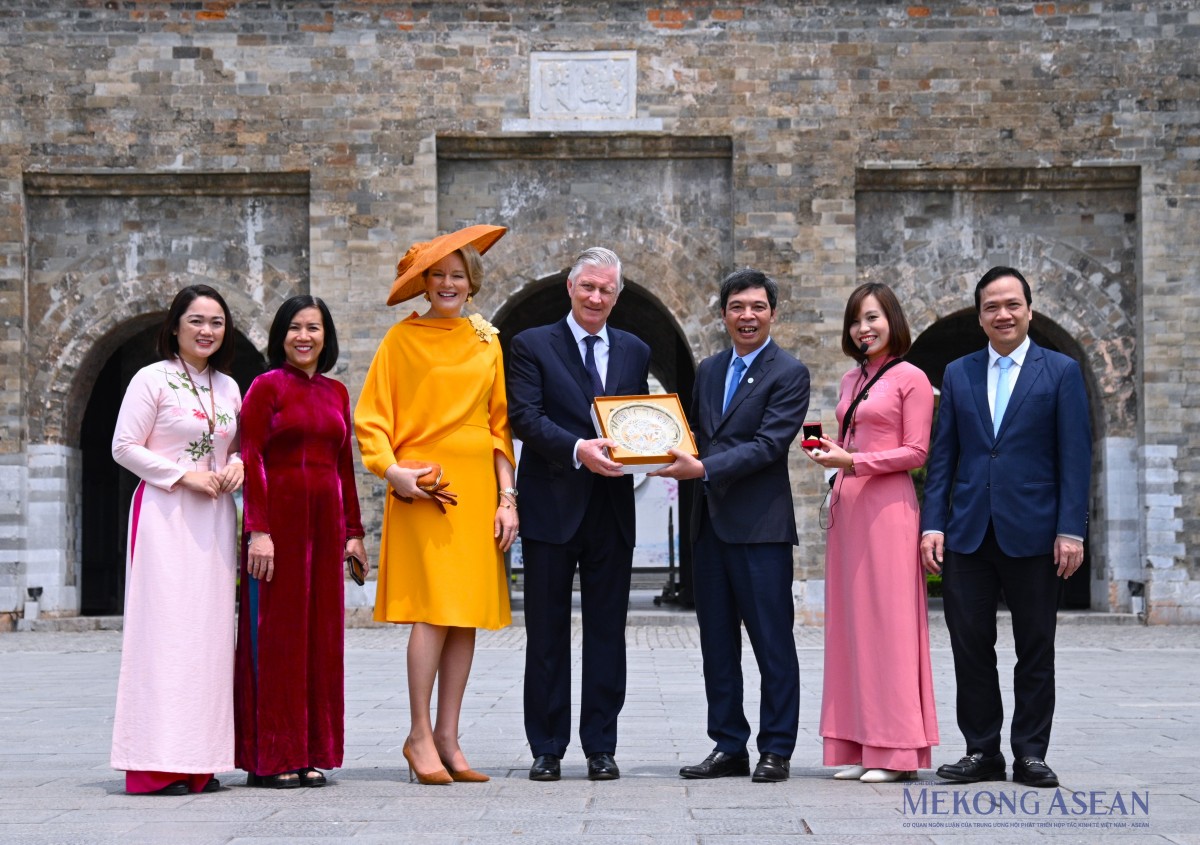 Chủ tịch nước Lương Cường và Nhà vua Bỉ thăm Hoàng thành Thăng Long