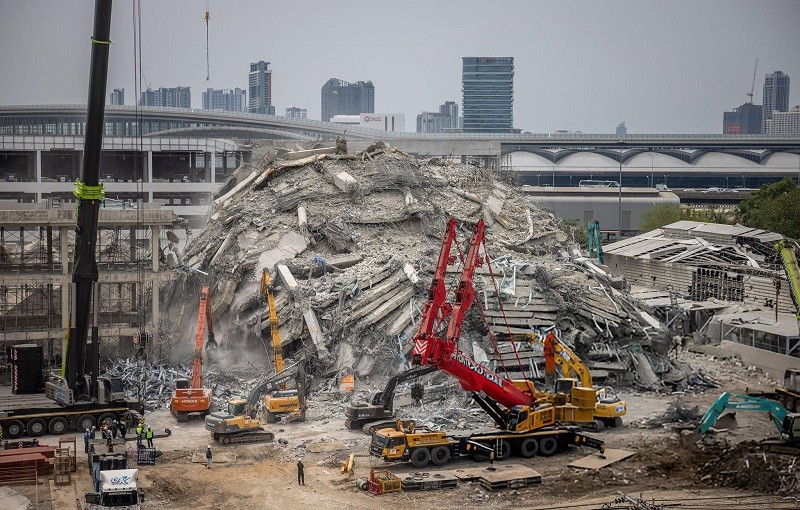 Tòa nhà 30 tầng tại Bangkok đổ sập sau trận động đất ngày 28/3. Ảnh: Getty