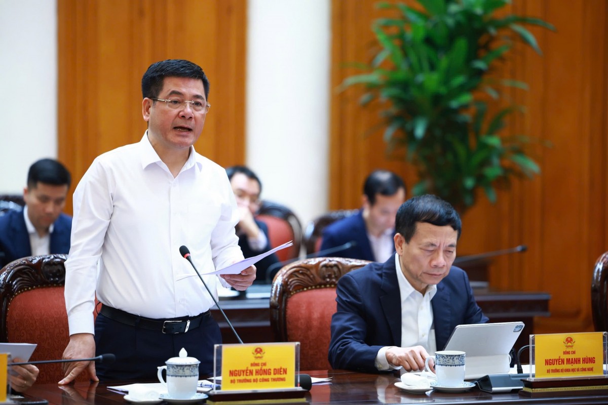 Bộ trưởng Bộ Công Thương Nguyễn Hồng Diên phát biểu tại buổi làm việc - Ảnh: VGP