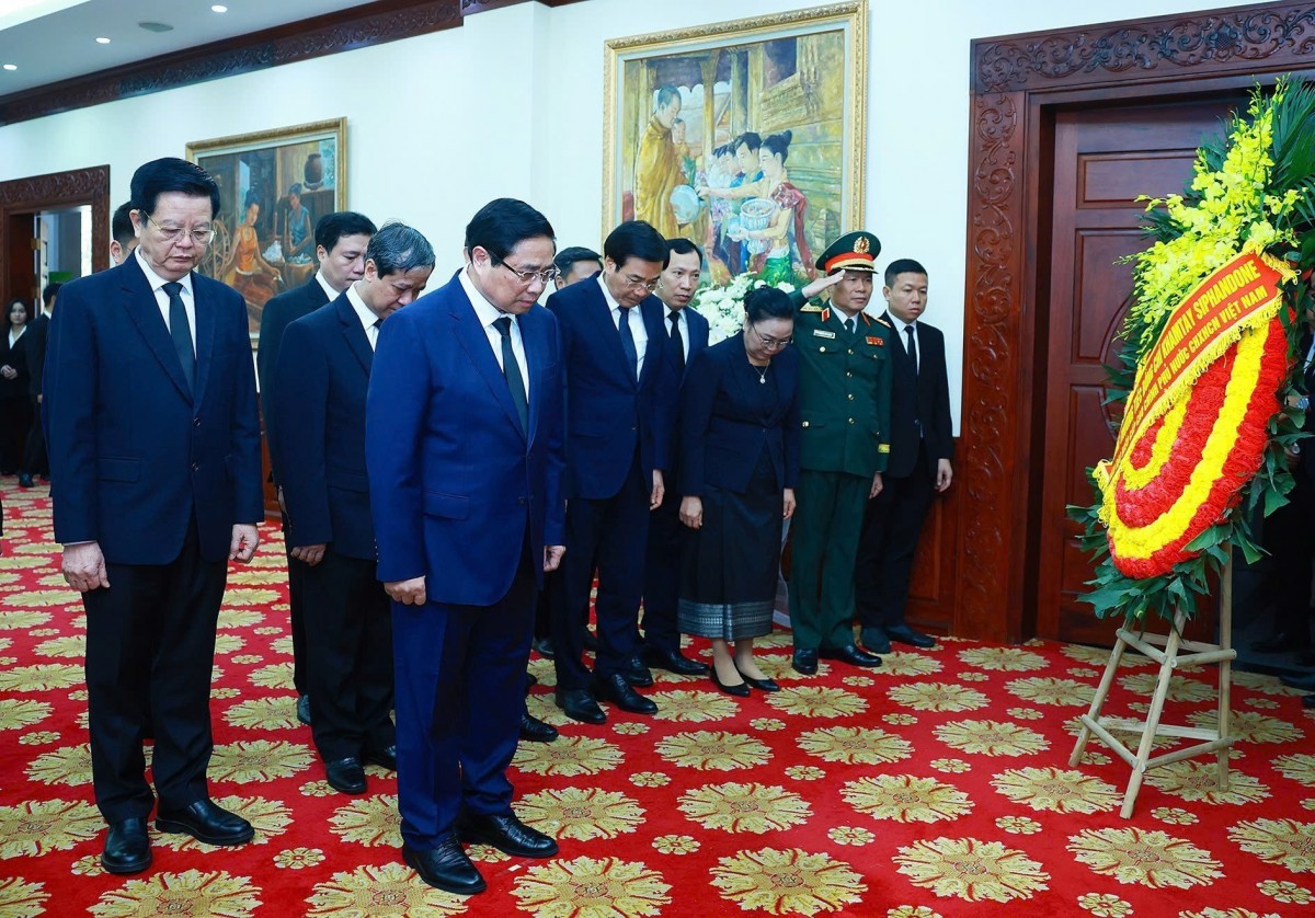 Lãnh đạo Việt Nam viếng nguyên Chủ tịch Lào Khamtay Siphandone