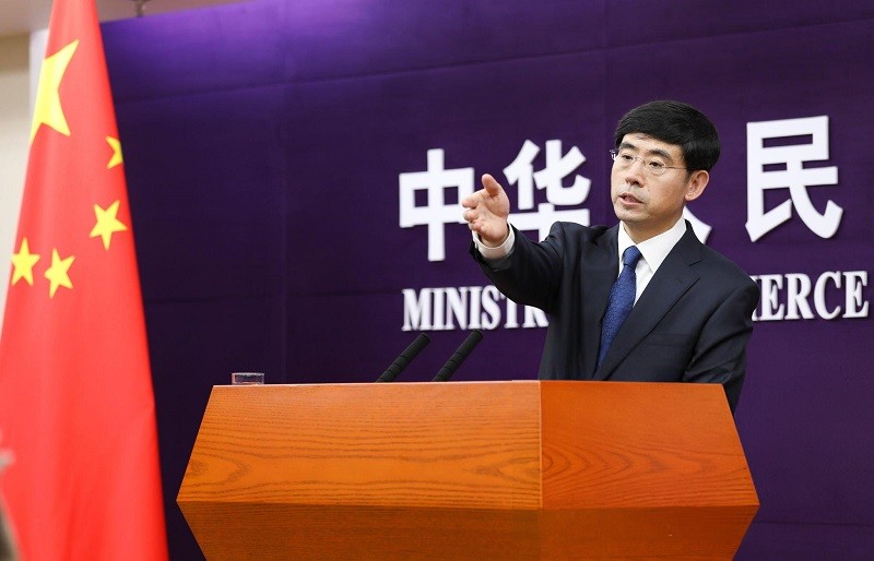 Người phát ngôn Bộ Thương mại Trung Quốc He Yadong tại Bắc Kinh. Ảnh: Getty