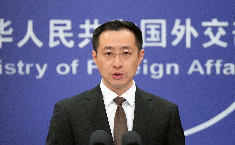 Phát ngôn viên Bộ Ngoại giao Trung Quốc Lâm Kiếm tại cuộc họp báo ở Bắc Kinh. Ảnh: AFP