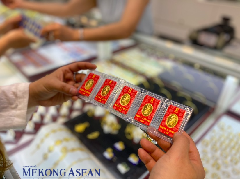 555win Đăng Ký + 1555k SJC sáng 4/8 điều chỉnh trái chiều, vàng nhẫn đi ngang