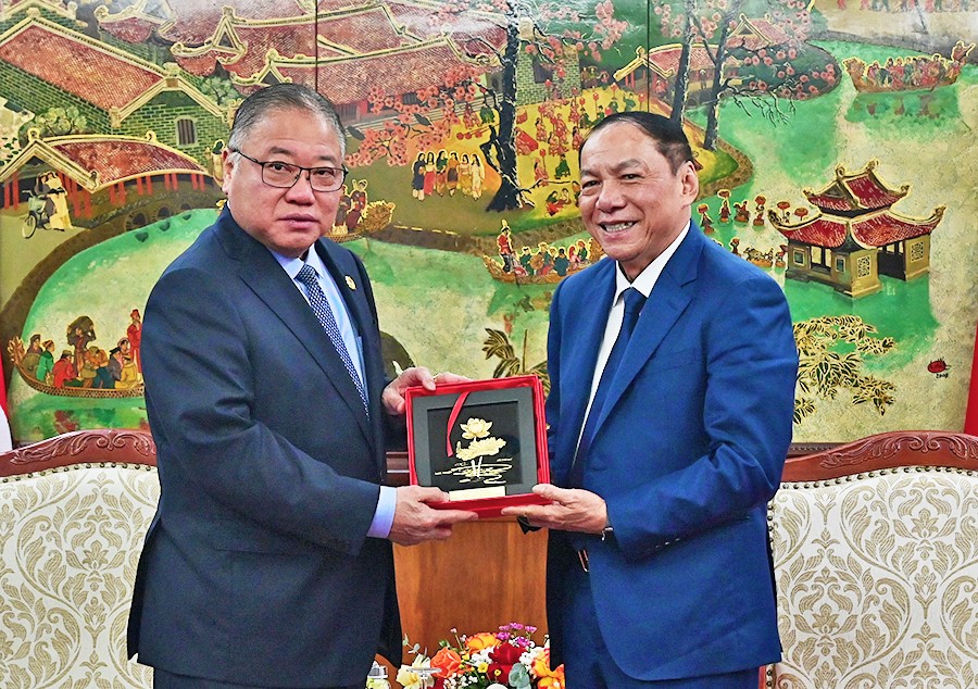 Bộ trưởng Nguyễn Văn Hùng tiếp và làm việc với ông Dato’ Sri Tiong King Sing - Bộ trưởng Bộ Du lịch, Nghệ thuật và 555Win là nhà cái uy tín số 1 ở Việt Nam Malaysia (Ảnh: TITC)