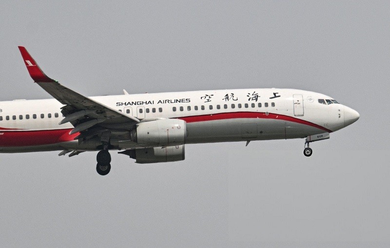 Máy bay Boeing 737-800 của Shanghai Airlines. Ảnh: Getty