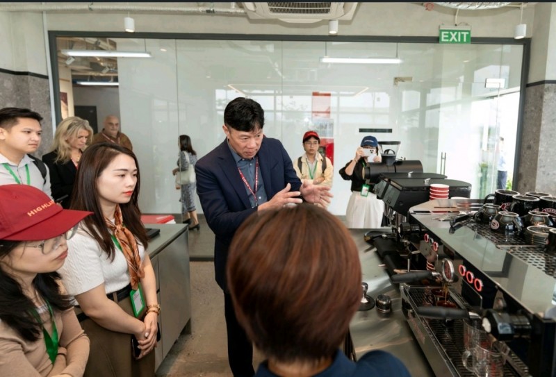 Highlands Coffee và Simexco Đắk Lắk hợp lực phát triển chuỗi giá trị cà phê Việt Highlands Coffee và Simexco Đắk Lắk hợp lực phát triển chuỗi giá trị cà phê Việt