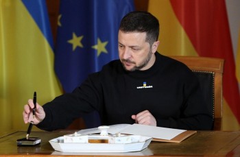 Pháp hỗ trợ Tổng thống Ukraine soạn thư xin lỗi ông Trump