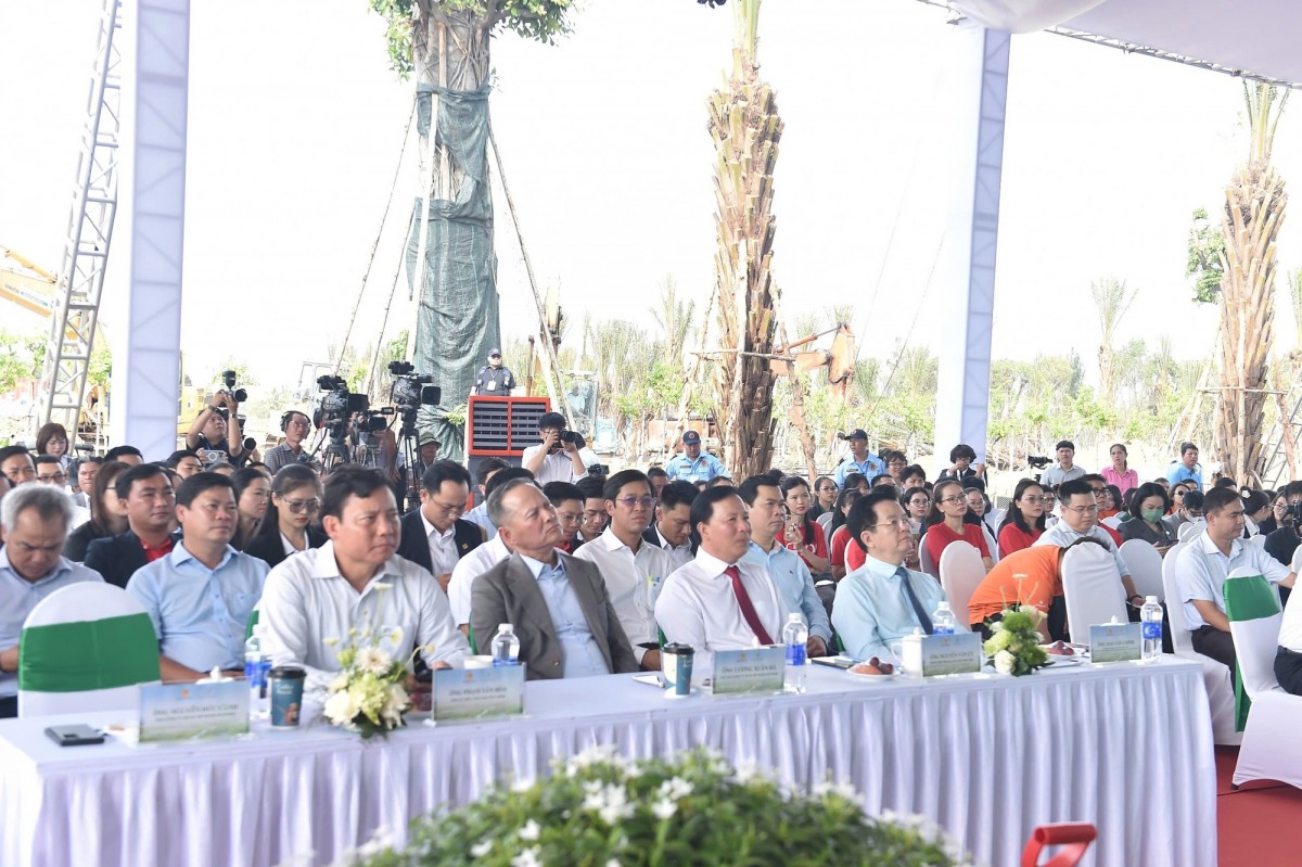 Phó Phiên bản chính thức của 555Win Mai Văn Chính dự Lễ khởi công dự án Khu đô thị sinh thái, 555win phien bạn Chính Thức và du lịch tại xã Thanh Phú, huyện Bến Lức, Long An. Ảnh: VGP.