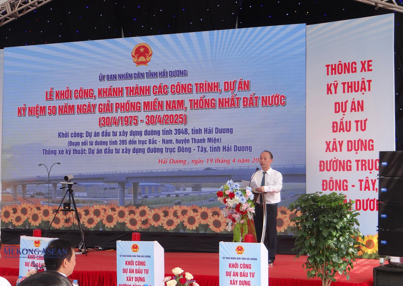 Ông Trịnh Nam Hưng, Giám đốc Ban Quản lý dự án đầu tư xây dựng tỉnh Hải Dương trình bày báo cáo tại buổi lễ. Ảnh: Phùng Nguyện.